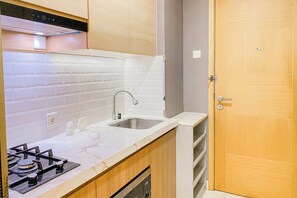 Standard Studio, 1 Bedroom (Apartment) | Private kitchen - Spacious Studio Apartment at Capitol Suites (Jakarta)