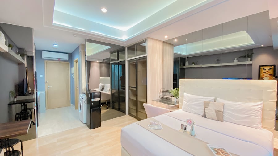 Spacious Studio Apartment at Capitol Suites