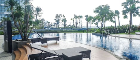 Hồ bơi ngoài trời