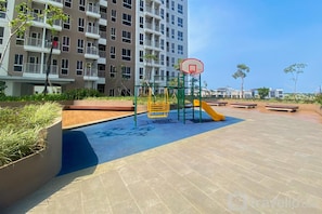 Zona de juegos infantil al aire libre