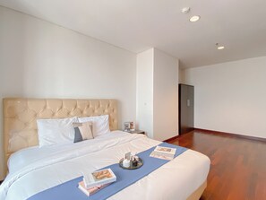 Standard Apartment, 3 Bedrooms (Apartment) - Big and Cozy 3BR Apartment Lucky Tower Residence (Jakarta)