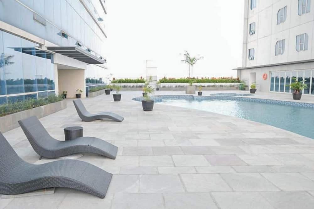 Modern Cozy Studio at The Square Surabaya Apartment