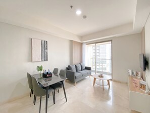 Standard Apartment, 2 Bedrooms (Apartment) | Living room