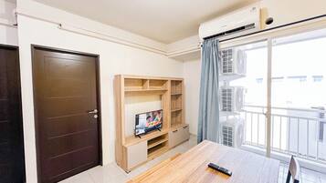 Standard Apartment, 2 Bedrooms (Apartment) | Living room