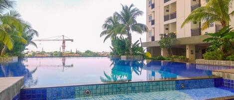 Kolam renang terbuka