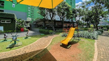 Área de juegos infantiles al aire libre