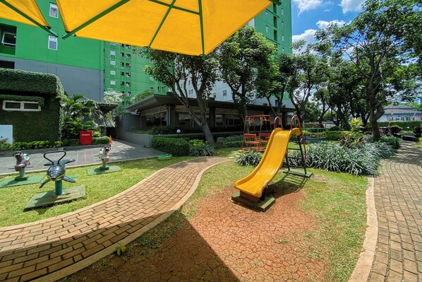 พื้นที่เล่นสำหรับเด็ก - กลางแจ้ง