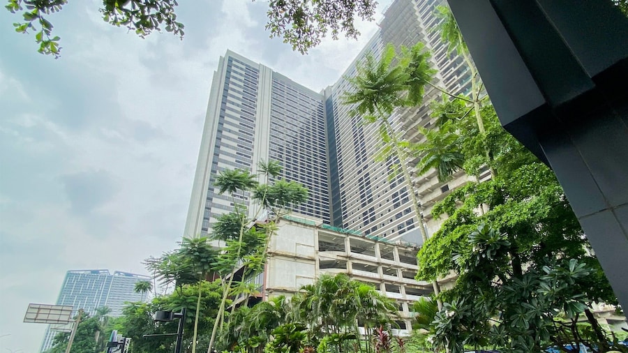 Good and Cozy 2BR at Collins Boulevard Apartment