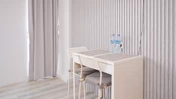 Standard Studio, 1 Bedroom (Apartment) | Dining room