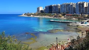 Pantai berhampiran, pasir putih, 5 bar pantai