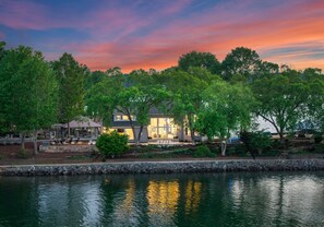 Exterior - Stone Point Overlook w/Optional Boat Rental (Mooresville)