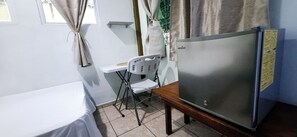 1 bedroom, free WiFi, bed sheets - Single Room (Santa Ana)