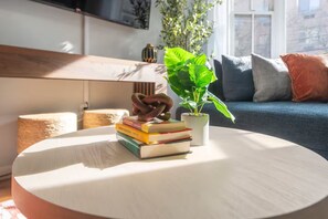 Smart TV, futbolito y libros
