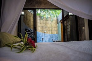 8 habitaciones, tabla de planchar con plancha y cuna de viaje