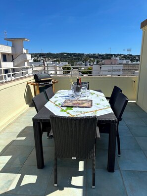 Outdoor dining - Vacation Home Contessa - Apartment with Large Terrace ( IT075019B400109044 ) (Santa Maria di Leuca)