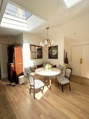 Dining - 6bedroom, 4bath, chefs kitchen, central air, ping pong, walking distance to town (Tisbury)