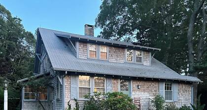 6bedroom, 4bath, chefs kitchen, central air, ping pong, walking distance to town