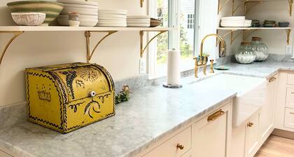 6bedroom, 4bath, chefs kitchen, central air, ping pong, walking distance to town