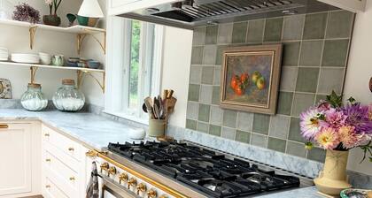 6bedroom, 4bath, chefs kitchen, central air, ping pong, walking distance to town