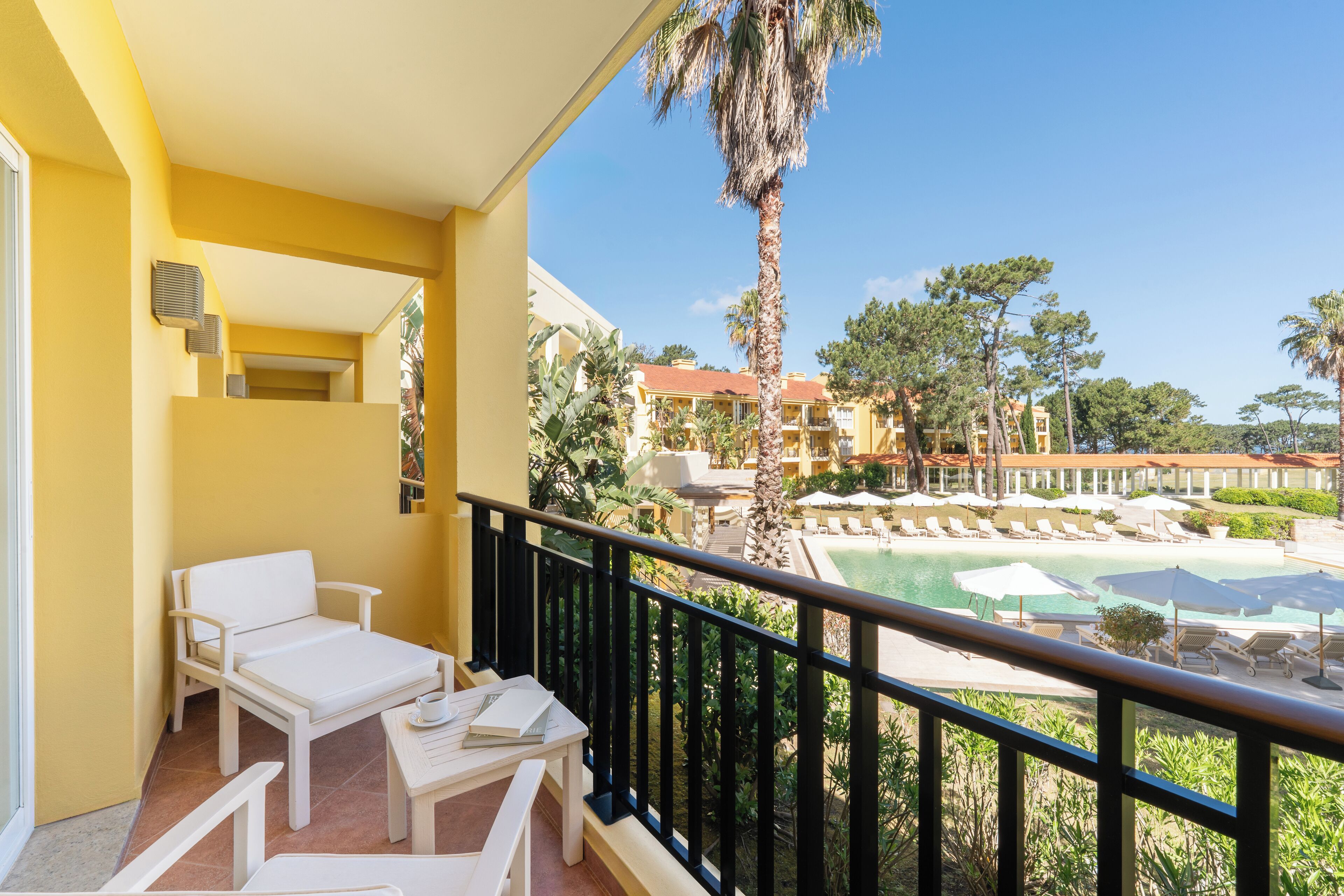 Standard Room, 1 King Bed | Terrace/patio