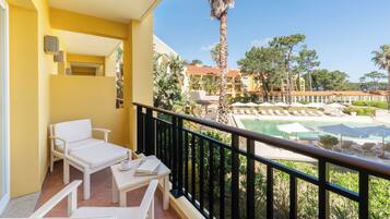 Standard Room, 1 King Bed | Terrace/patio