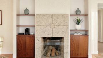 Hochwertige Bettwaren, Zimmersafe, Schreibtisch