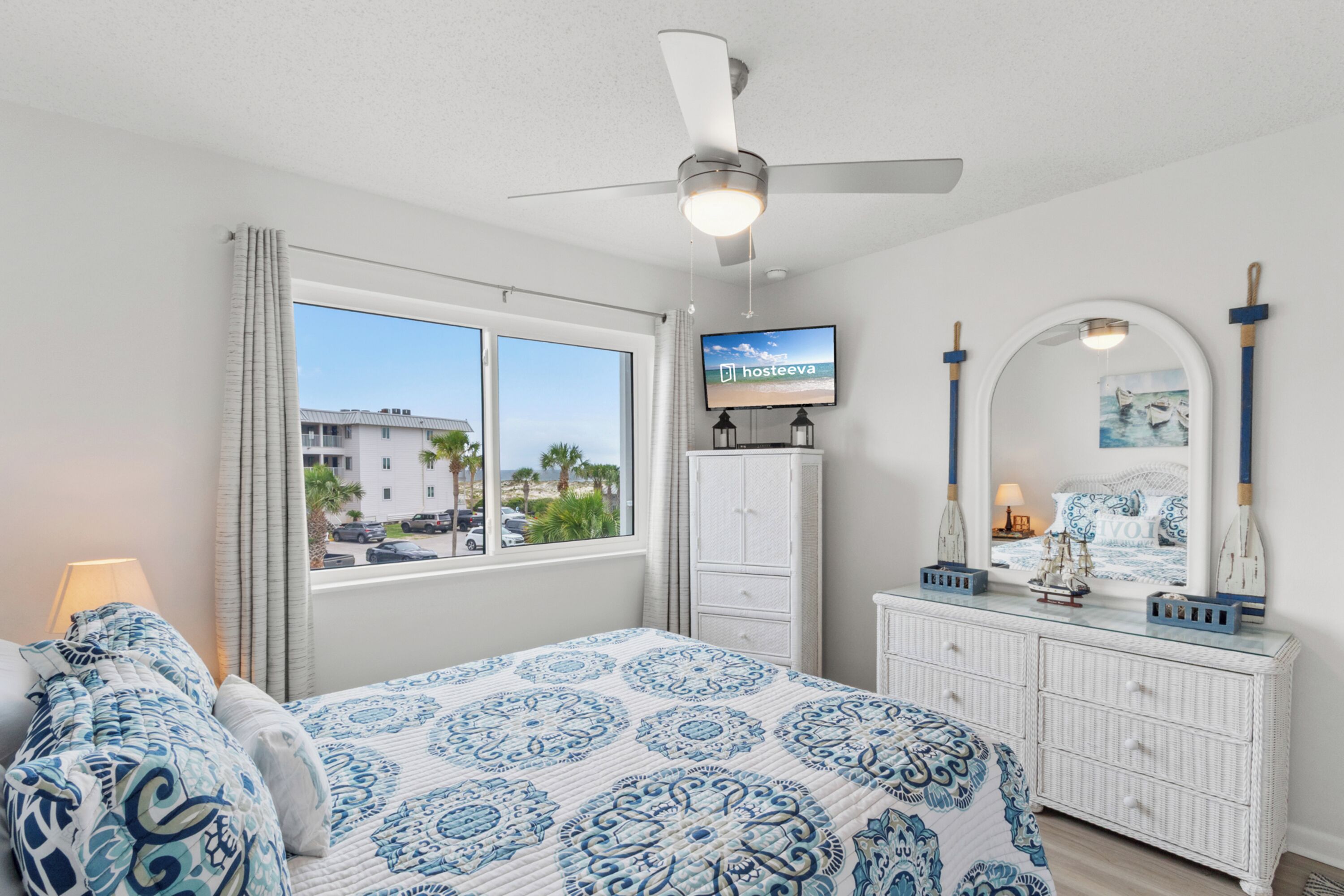 Apartamento Signature, 2 habitaciones, vistas a la playa, frente a la playa | 2 dormitorios, decoración individual, mobiliario individual