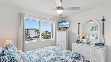 Apartamento Signature, 2 habitaciones, vistas a la playa, frente a la playa | 2 dormitorios, decoración individual, mobiliario individual