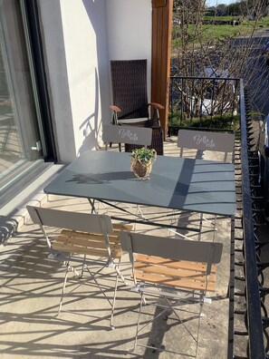 屋外ダイニングエリア