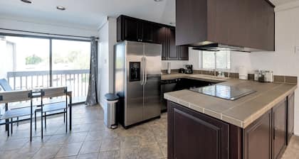 Charming 2-bedroom condo with Pool, in fabulous Biltmore Area in Phoenix