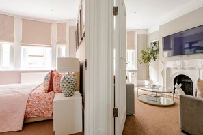 3 chambres, fer et planche à repasser, Wi-Fi, draps fournis