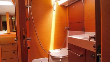 Dusche, Handtücher, Seife, Toilettenpapier