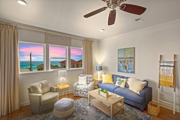TV - Classy 3 Bed Beach Condo - Direct Beach Access+Pool (Miramar Beach)