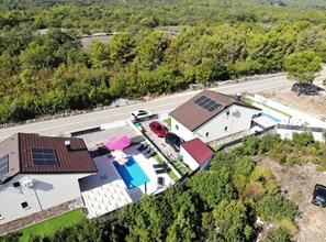 Villa (Three Bedroom House with Pool) | Extérieur