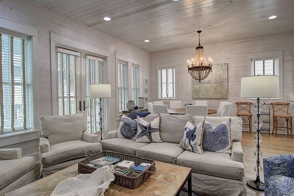 House (5 Bedrooms) | Interior