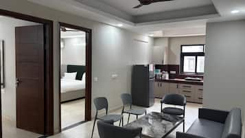 Deluxe Studio, Balcony | Private kitchen | Fridge, dishwasher, electric kettle, cookware/dishes/utensils