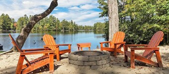 Magical & Cozy! Serene Lakeside Luxury + HotTub