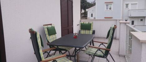 Huoneisto (Two Bedroom Apartment with Terrace) | Terassi/patio