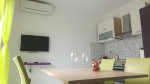 Apartment (Two Bedroom Apartment with Terrace) | Ruang makan