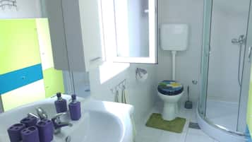 Appartement (Two Bedroom Apartment with Terrace) | Badkamer | Een douche, handdoeken