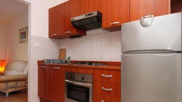 Departamento (One Bedroom Apartment with Balcony an) | Cocina privada | Refrigerador