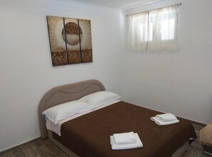 Appartement (Studio Apartment with Private Terrace) | 4 chambres