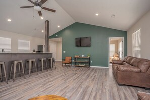 Smart TV - Ripple: Cozy Cabin, Big Adventure Near Bennett Spring and the Niangua River (Tunas)