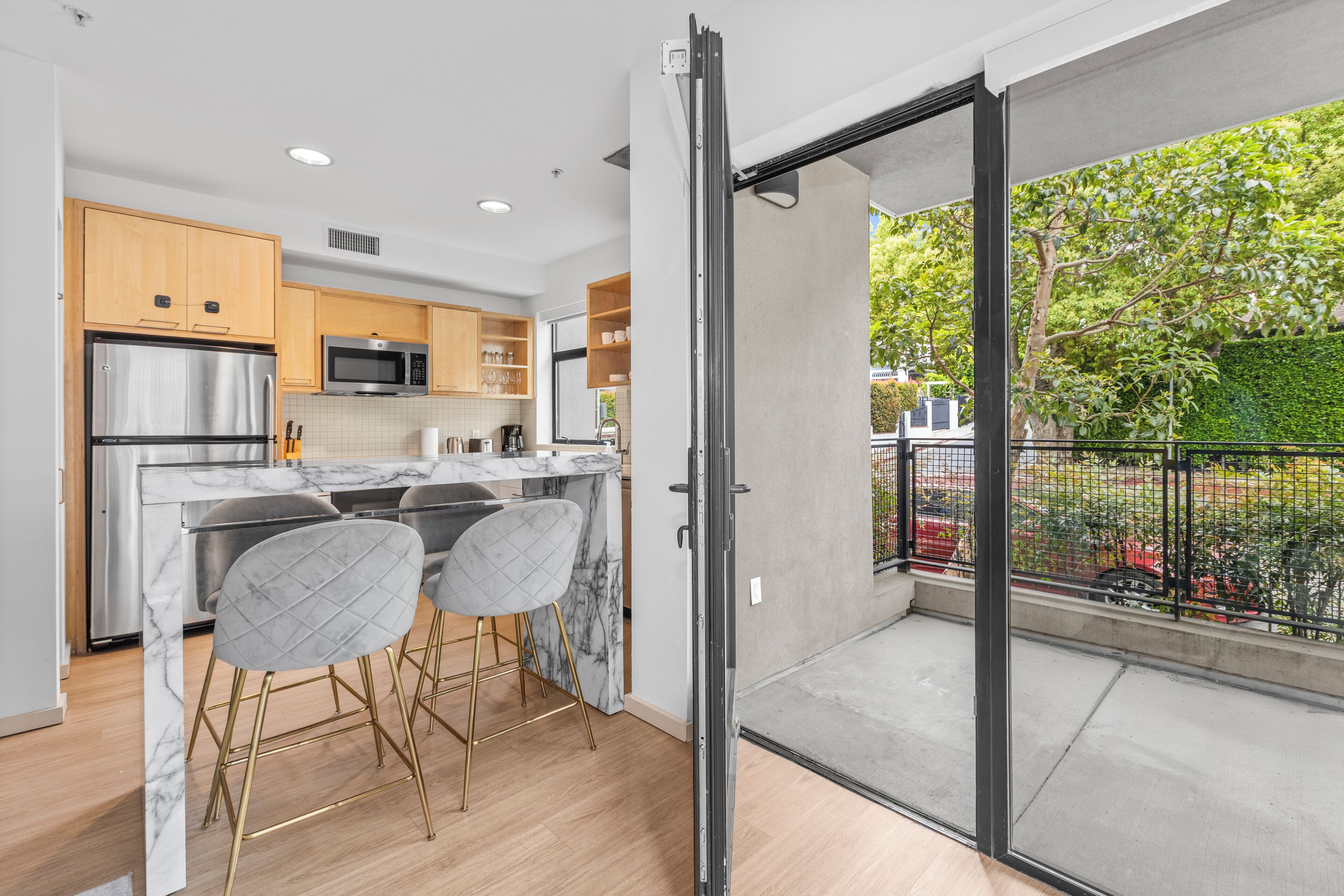 Frigorifero, microonde, forno, piano cottura