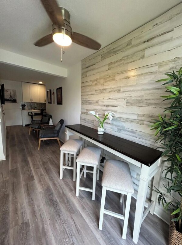 Interior - Welcome to Hollywood : Where your dreams come true (Hollywood)