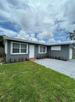 Exterior - Welcome to Hollywood : Where your dreams come true (Hollywood)