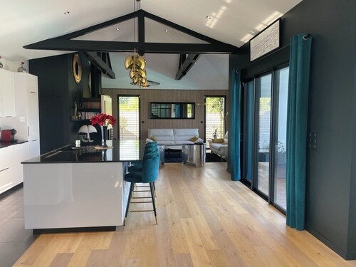 Villa with swimming pool and private parking for 8 people