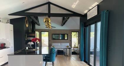 Villa with swimming pool and private parking for 8 people