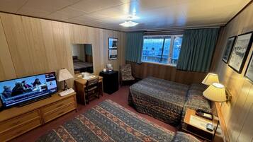 Dobbeltrom – standard, fjellutsikt | Skrivebord, skrivebord for bærbar PC og strykejern/-brett