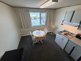 Habitación Deluxe doble | Cocina privada | Frigorífico, microondas en la zona común y máquina de café espresso